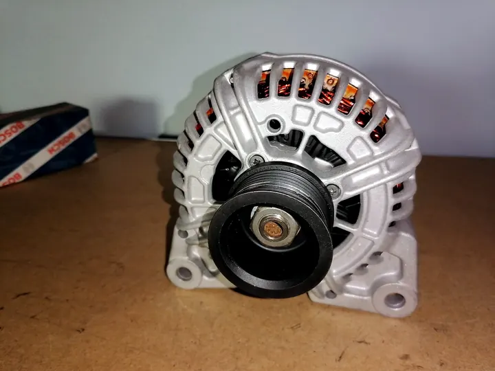 Alternator po regeneracji, widok od frontu
